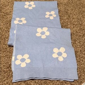 Anko supersoft sky blue winter scarf w/white flowers - EUC!